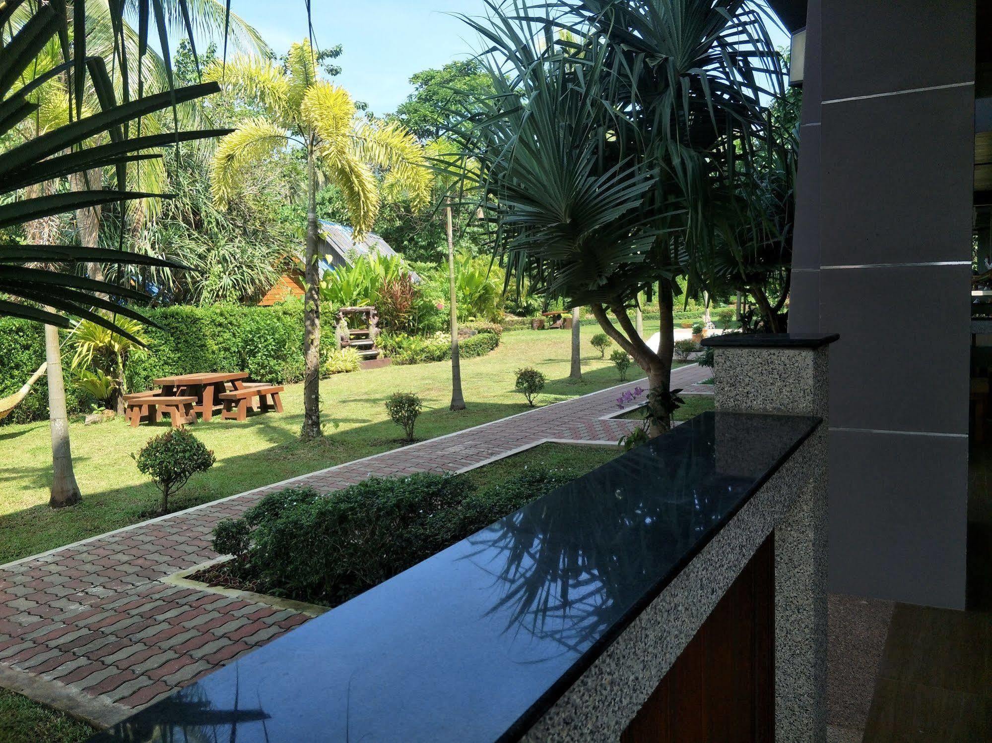 Lanta Intanin Resort - Sha Extra Plus Ko Lanta Exteriör bild